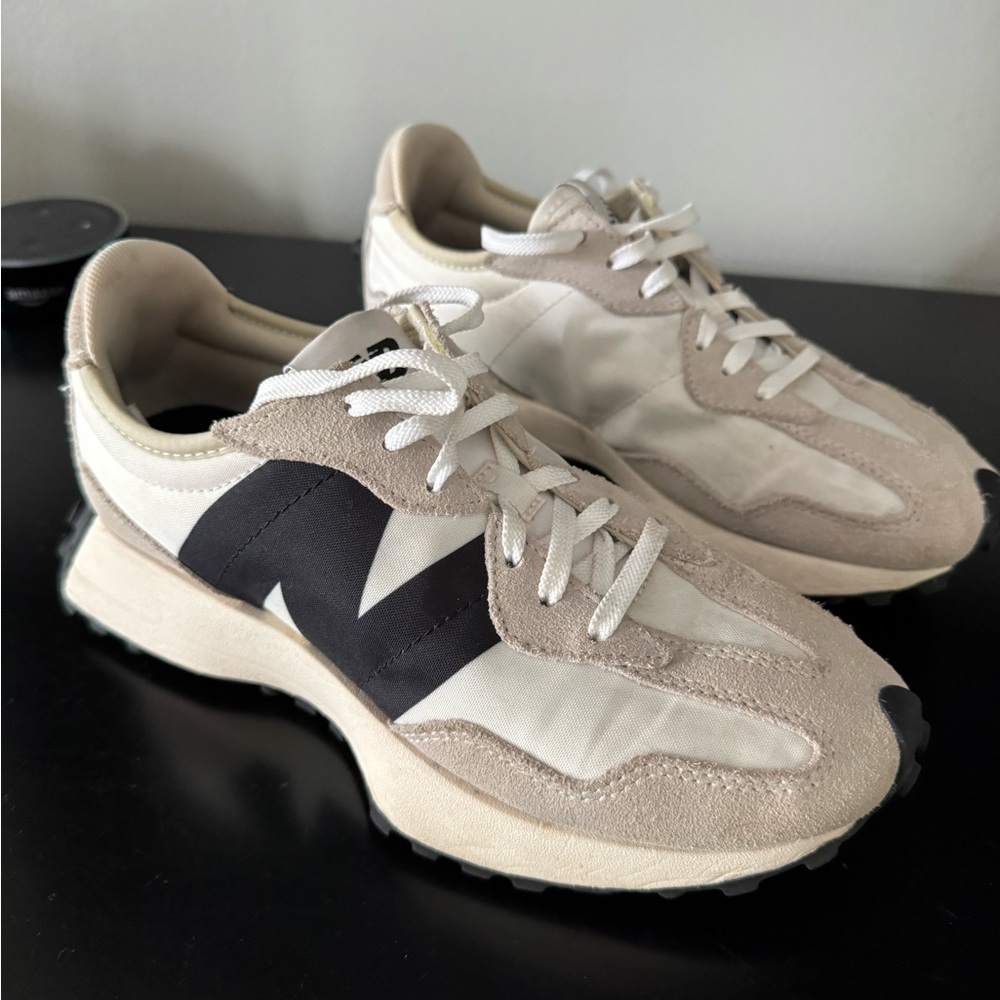 Women’s New Balance 327 size 7.5